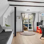 Gorica - 150m From The Sea By Interhome *